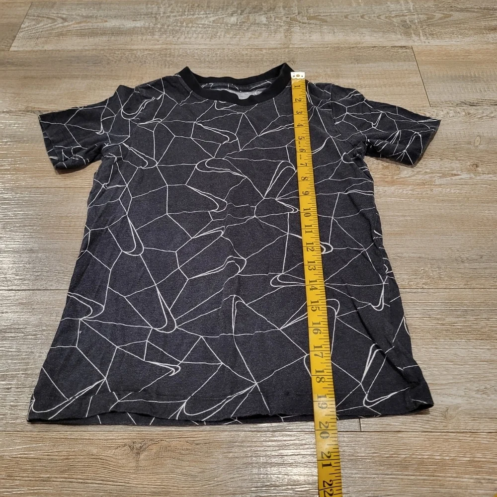 Nike The Nike Tee Youth Boys Graphic Short Sleeve Tee Shirt Size Small Black